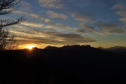 05 Tramonto spettacolare scendendo dalla vetta del Monte Gioco (1366 m)